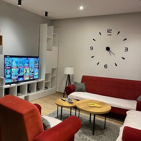Ora-Prn,Cosy Apartment In The City Center Πρίστινα Εξωτερικό φωτογραφία